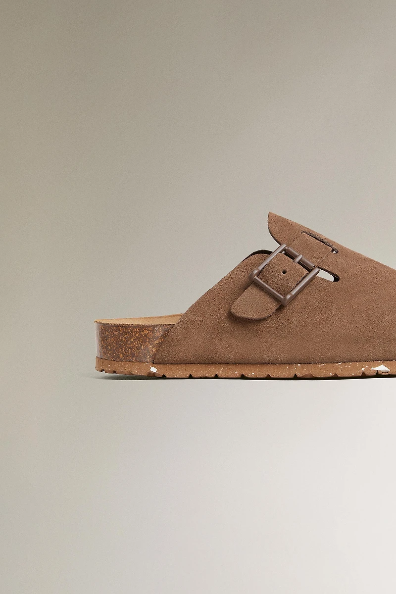 LEATHER CLOGS WITH BUCKLE