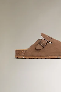 LEATHER CLOGS WITH BUCKLE