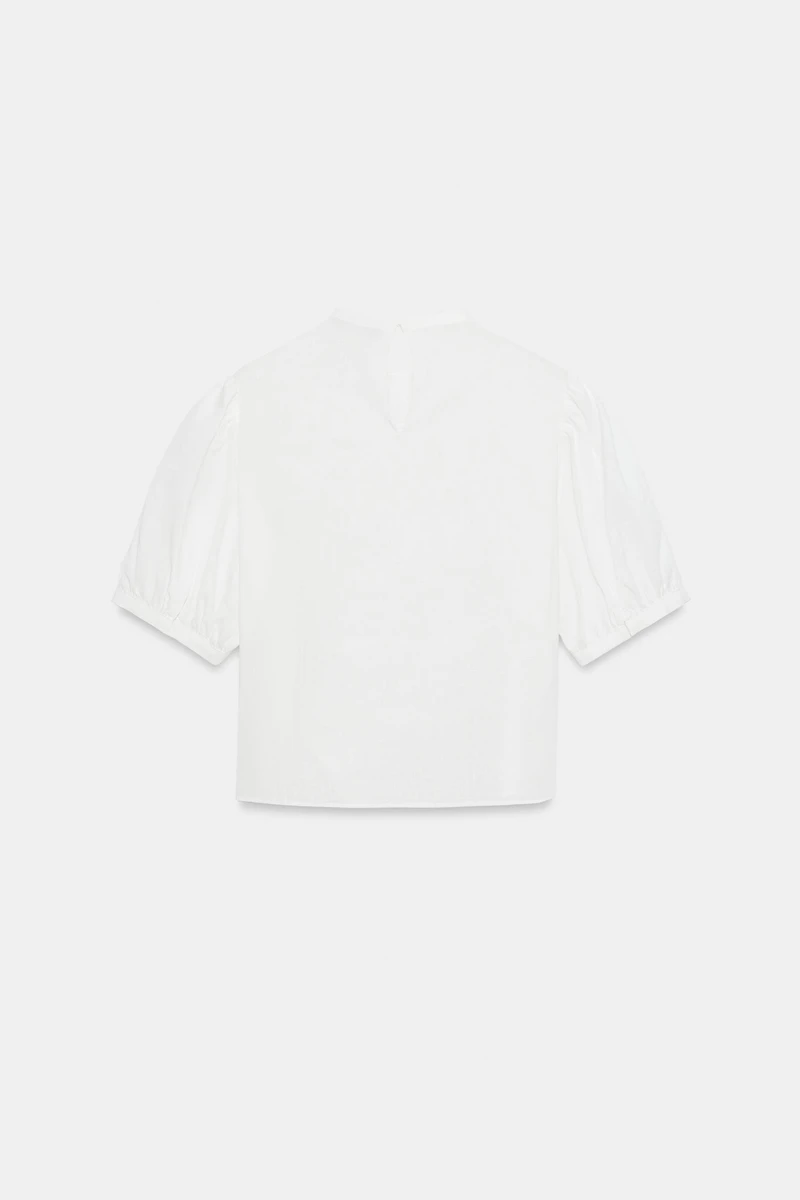 CHEMISE À BRANDENBOURGS ET MANCHES COURTES BOUFFANTES