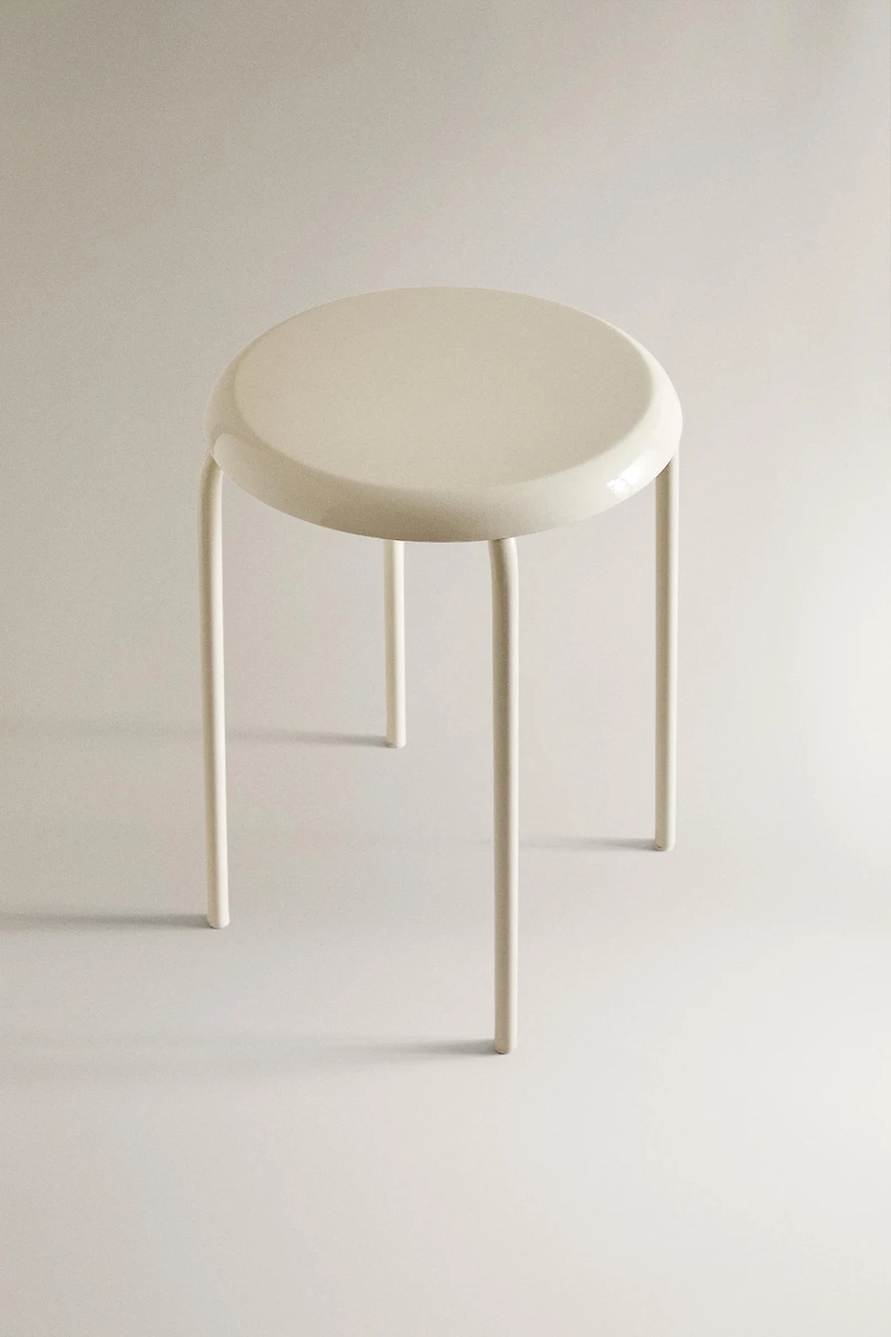 LACQUERED METAL STOOL