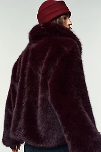 VESTE EFFET FOURRURE AVEC BRANDENBOURGS