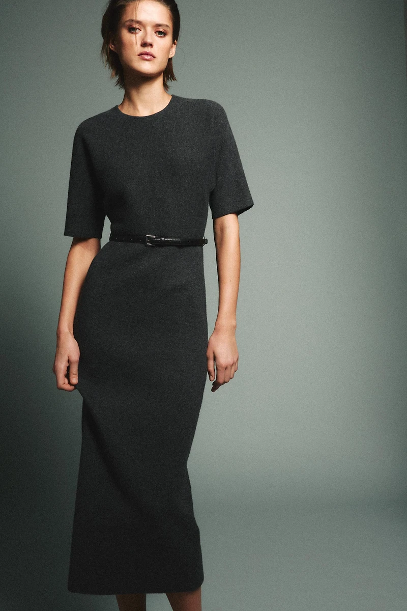 ROBE MI-LONGUE AVEC CEINTURE