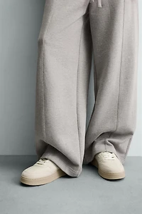 BASKETBALL SNEAKERS