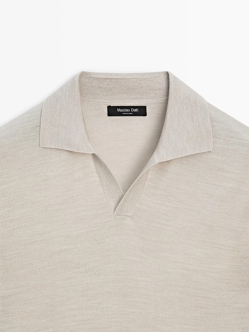 Polo en maille à col V
