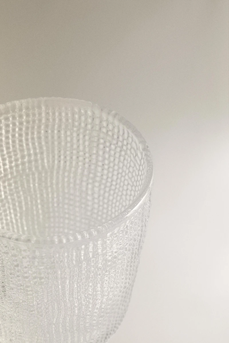 RAISED DESIGN GLASS TUMBLER