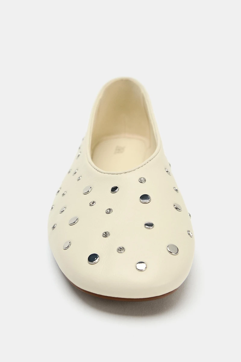 BALLERINES EN CUIR À CLOUS