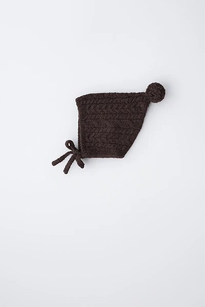 CABLE KNIT POMPOM BONNET
