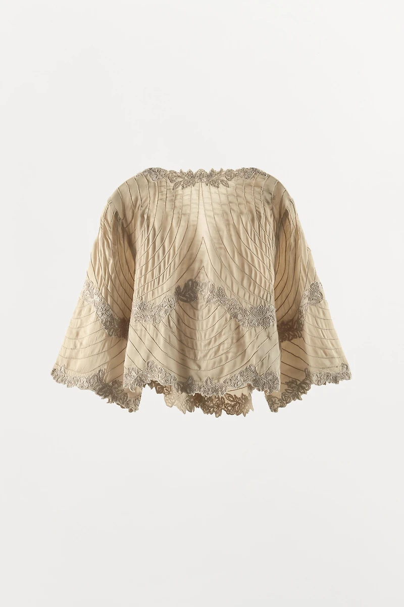 FLORAL EMBROIDERED SATIN EFFECT CAPE
