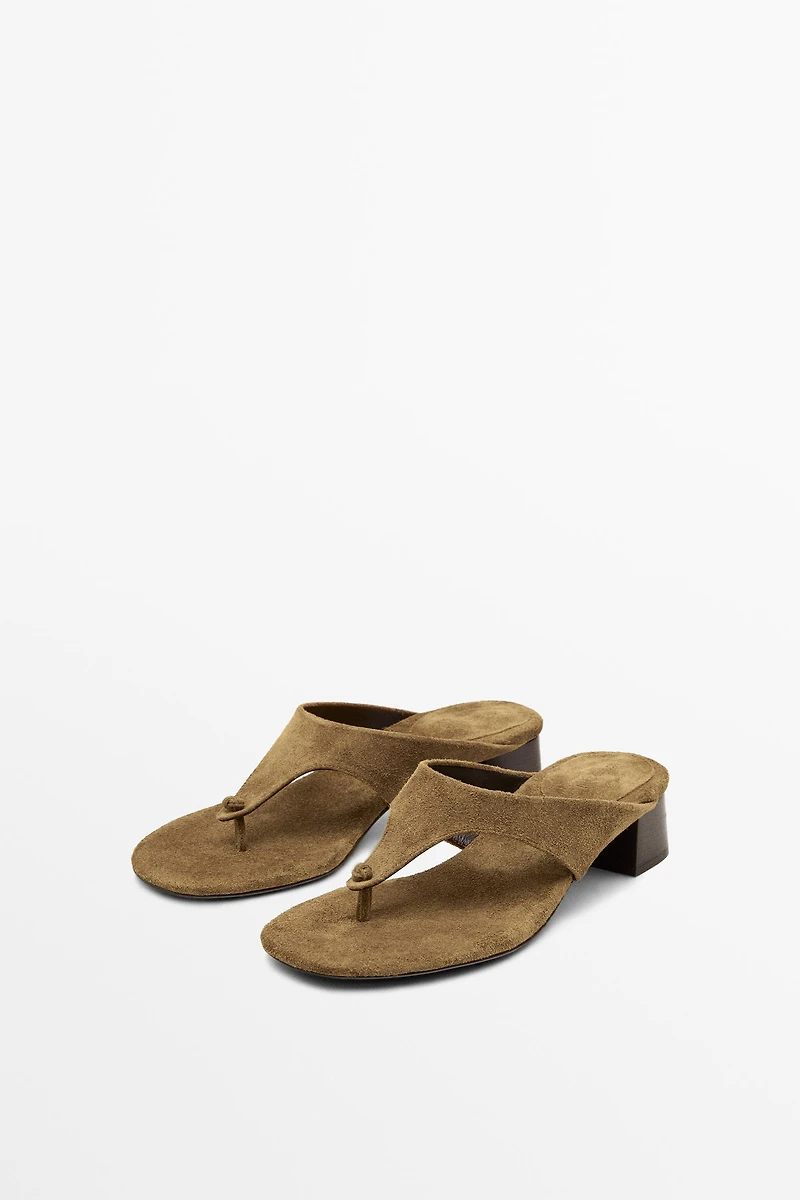 Heeled sandals with knot