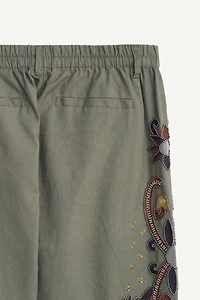PANTALON LIN ET COTON BRODERIES CONTRASTE