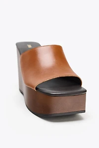 LEATHER WEDGE
