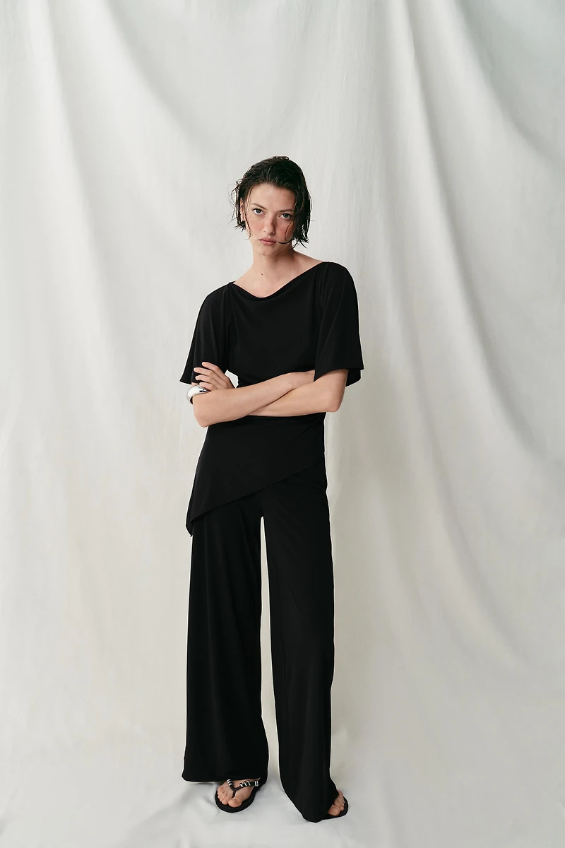 DRAPED CREPE TOP