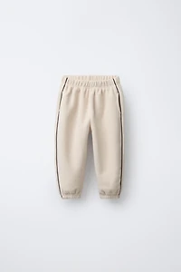 PANTALON DE JOGGING EN POLAIRE AVEC LISERÉS