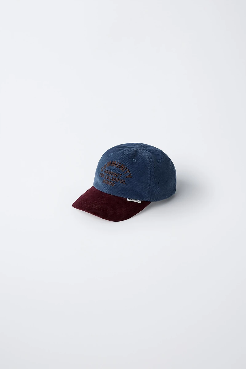 CASQUETTE EN VELOURS CÔTELÉ CONTRASTE
