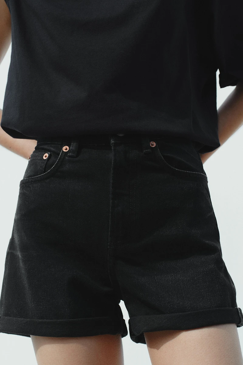 HIGH-WAISTED MOM FIT SHORTS