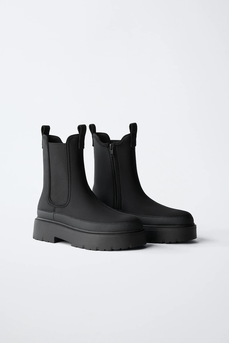 CHELSEA BOOTS