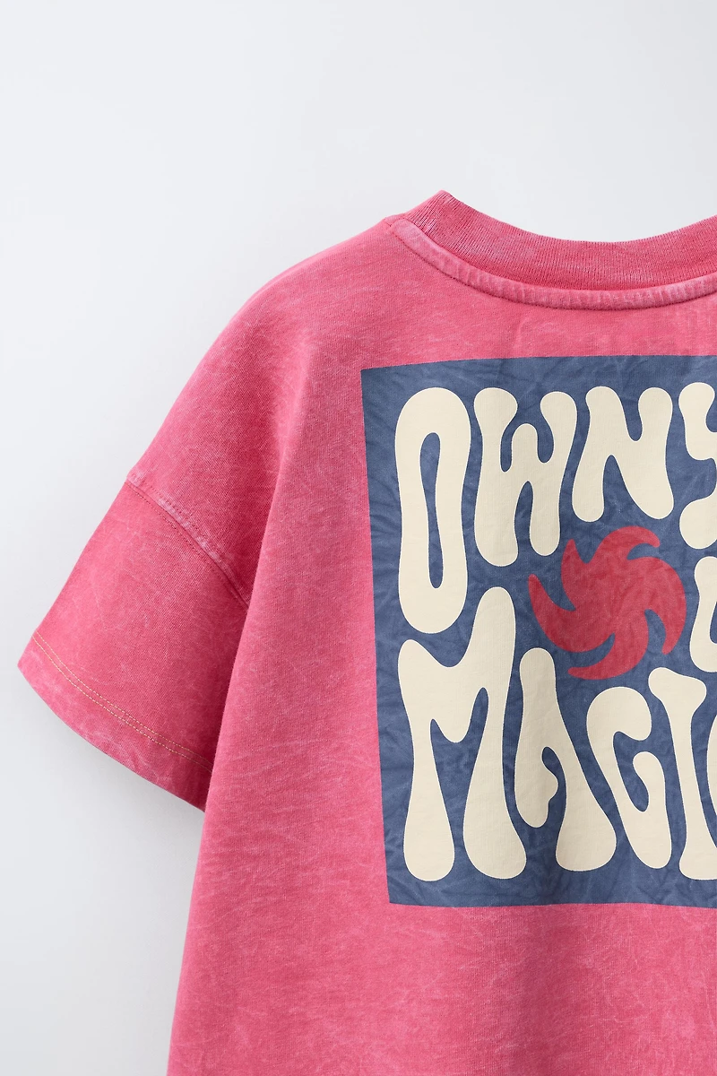 T-SHIRT EN MOLLETON IMPRIMÉ AVEC POCHE EFFET DÉLAVÉ