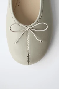 BALLERINES EN CUIR AVEC NŒUD