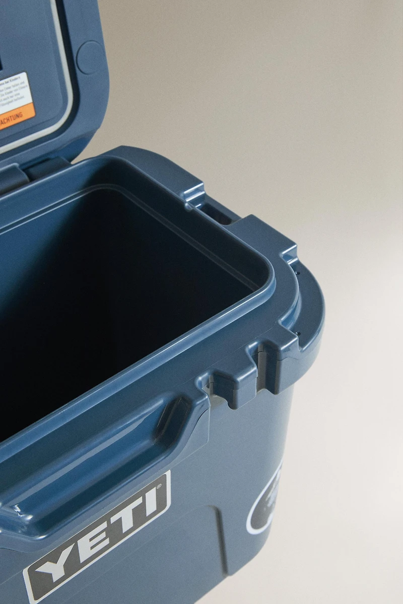 SMALL RIGID YETI PORTABLE COOLER