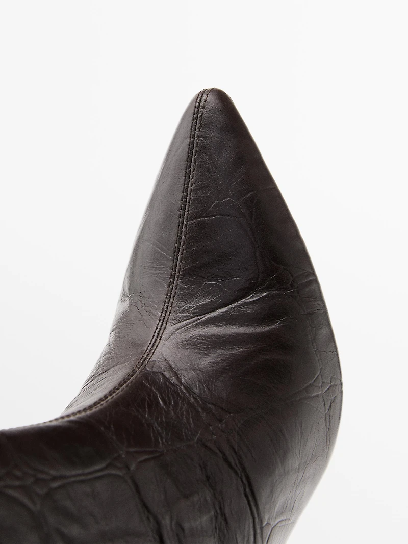 Bottines à talon en cuir grav
