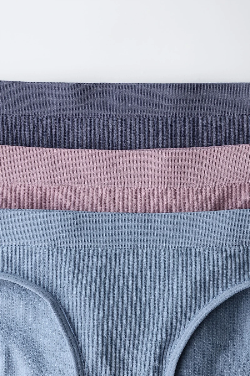 8-14 YEARS/ THREE-PACK OF SEAMLESS WAFFLE UNDERWEAR