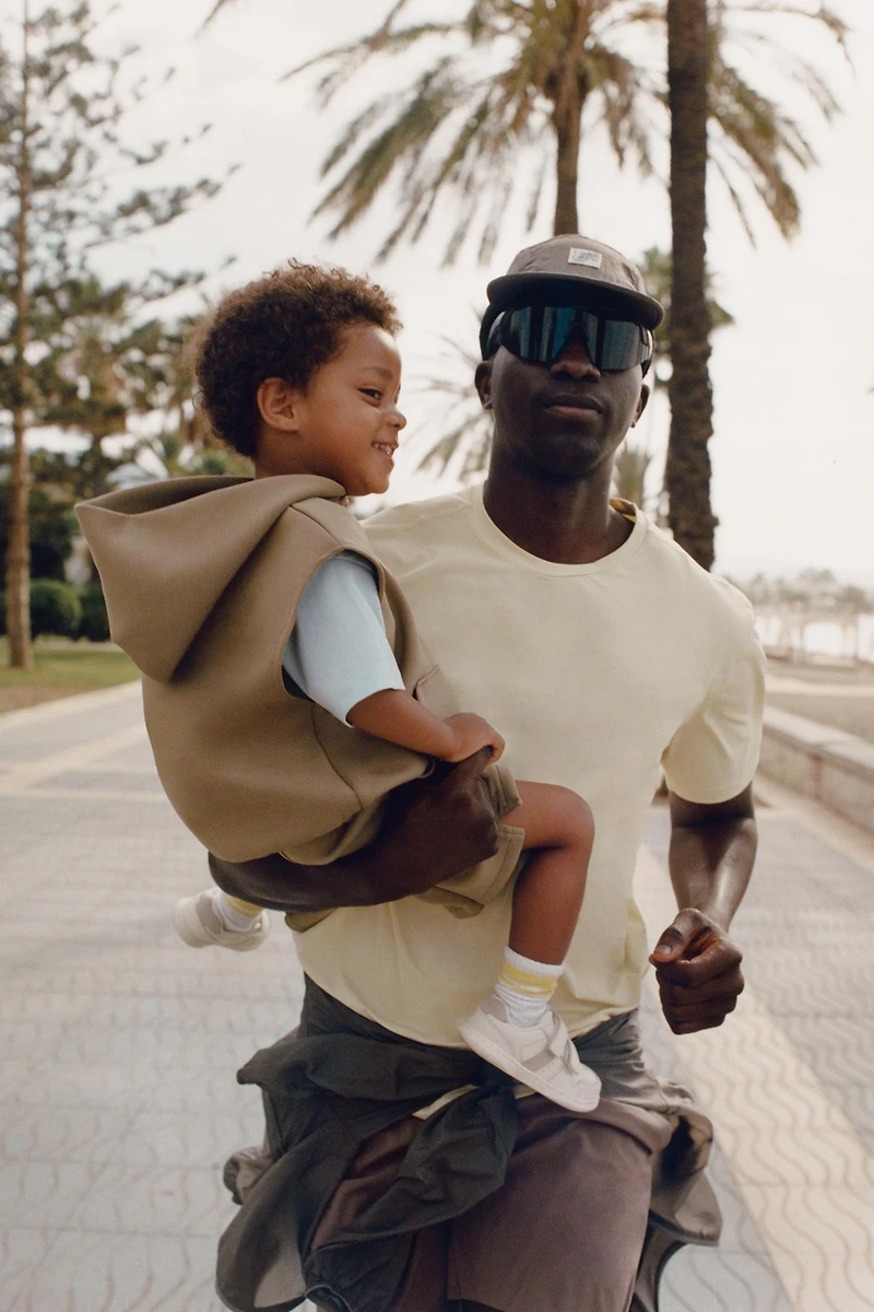 INTERLOCK HOODIE VEST