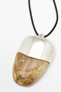 Collier pendentif marbré