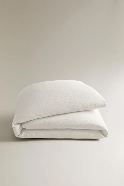 TEXTURED JACQUARD BEDSPREAD