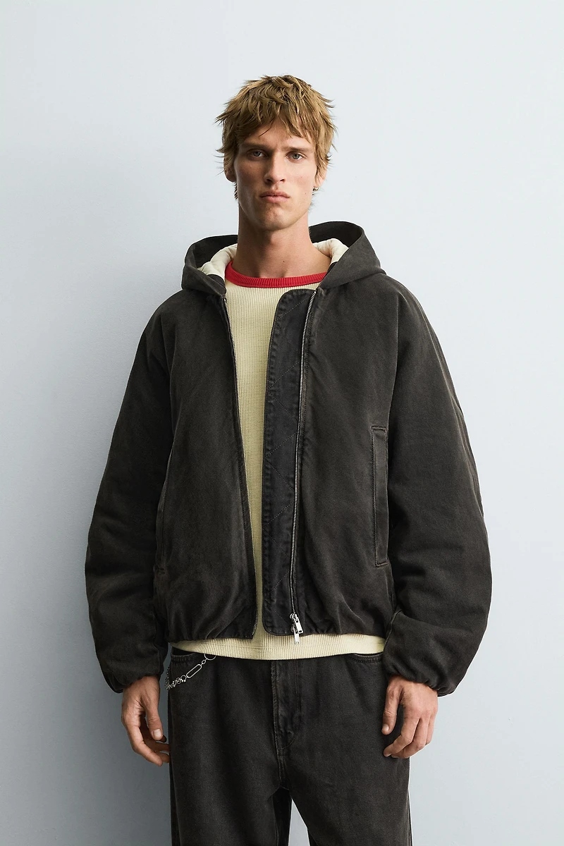 VESTE EN DENIM MATELASSÉ À CAPUCHE