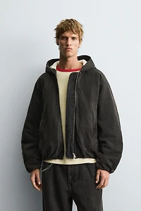 VESTE EN DENIM MATELASSÉ À CAPUCHE