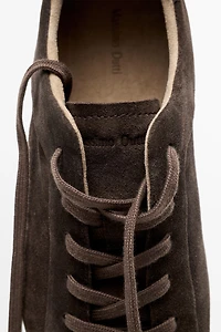 Chaussure de sport en cuir à semelle épaisse