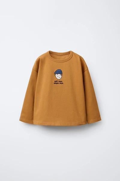 T-SHIRT À IMPRIMÉ ET INSCRIPTION BRODÉE