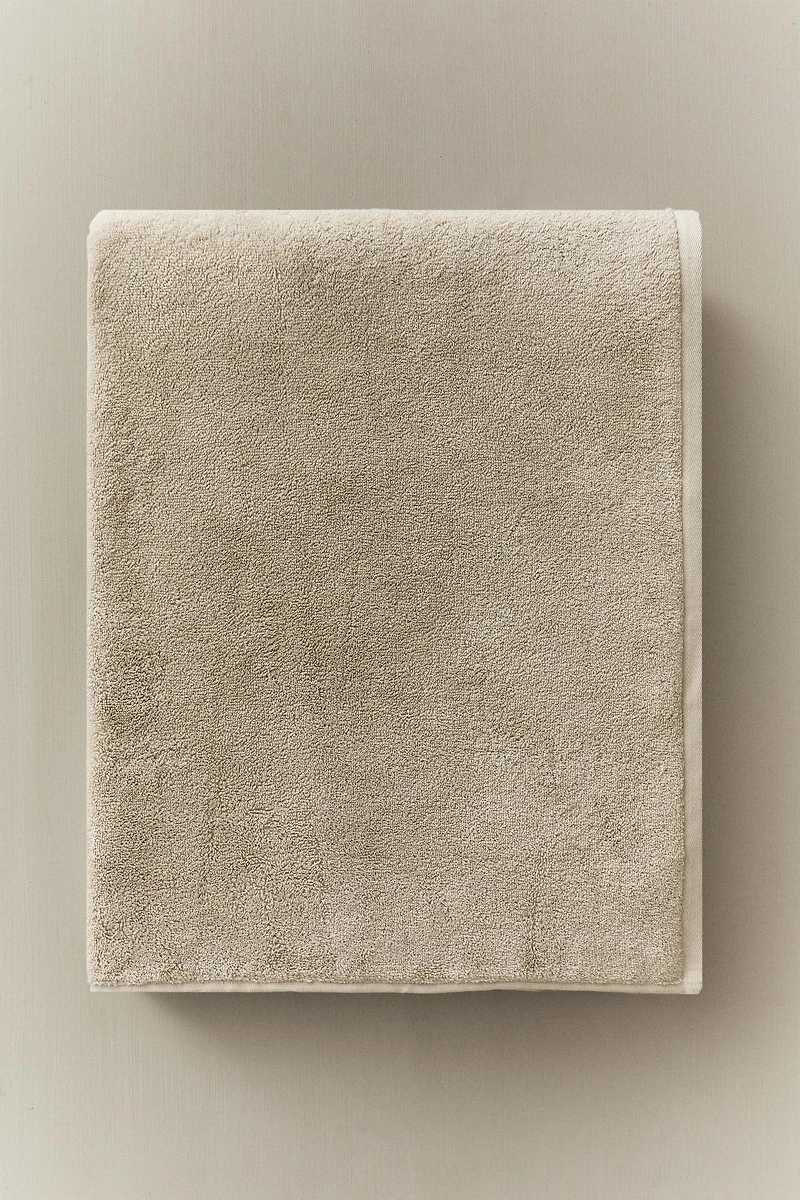 SERVIETTE DE BAIN COTON SOFT (700 GXM²)