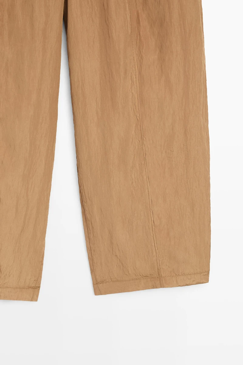Lightweight barrel fit trousers