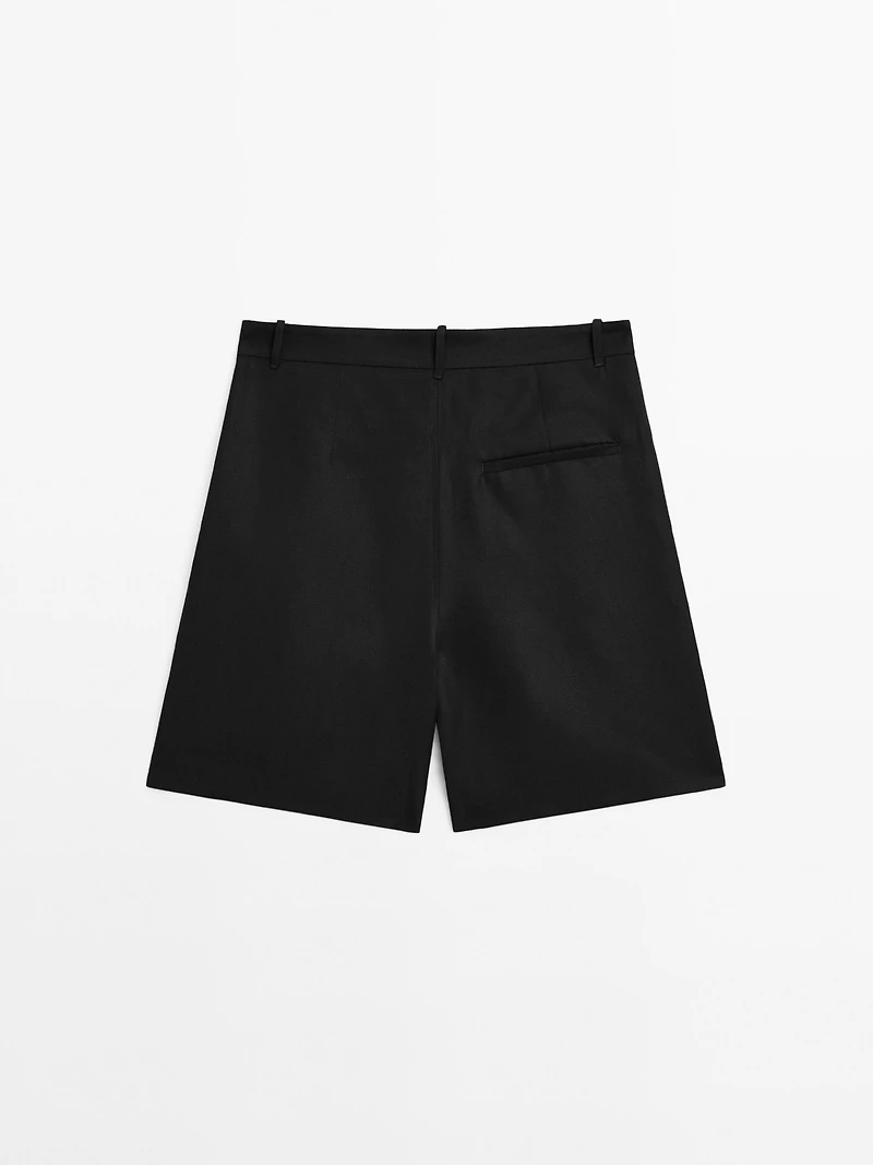 Pleated Bermuda shorts
