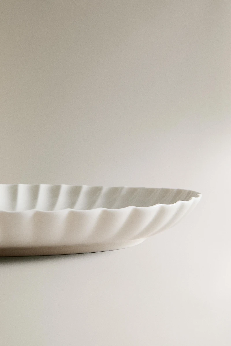 SCALLOPED PORCELAIN SERVING DISH