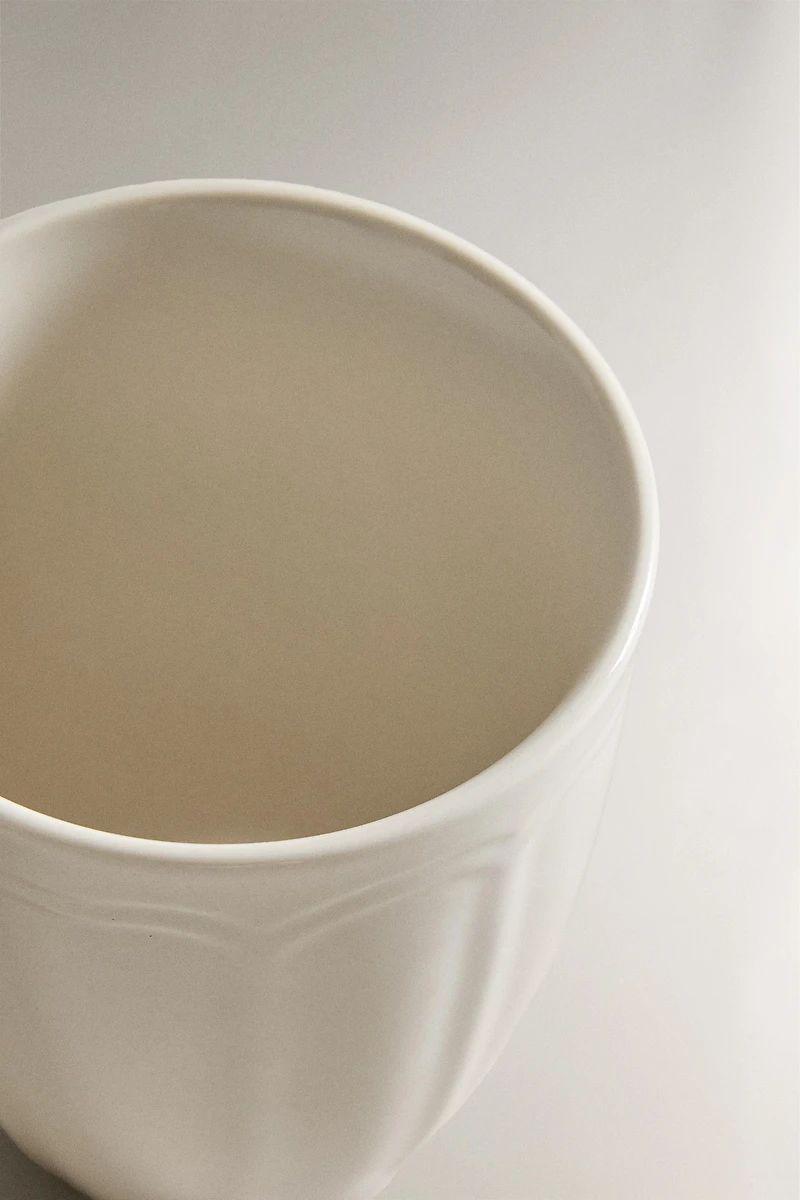 PORCELAIN MUG WITH RAISED DESIGN