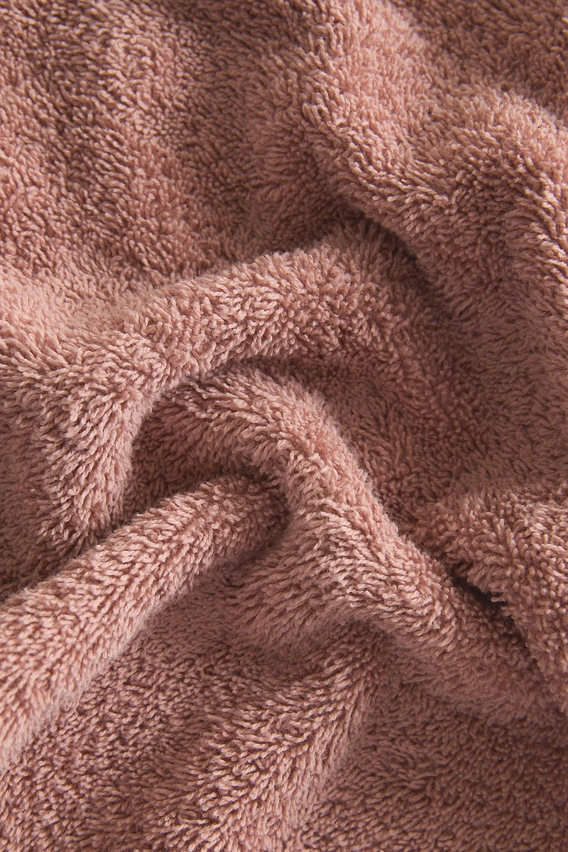 BATH TOWEL WITH CROCHET EDGE