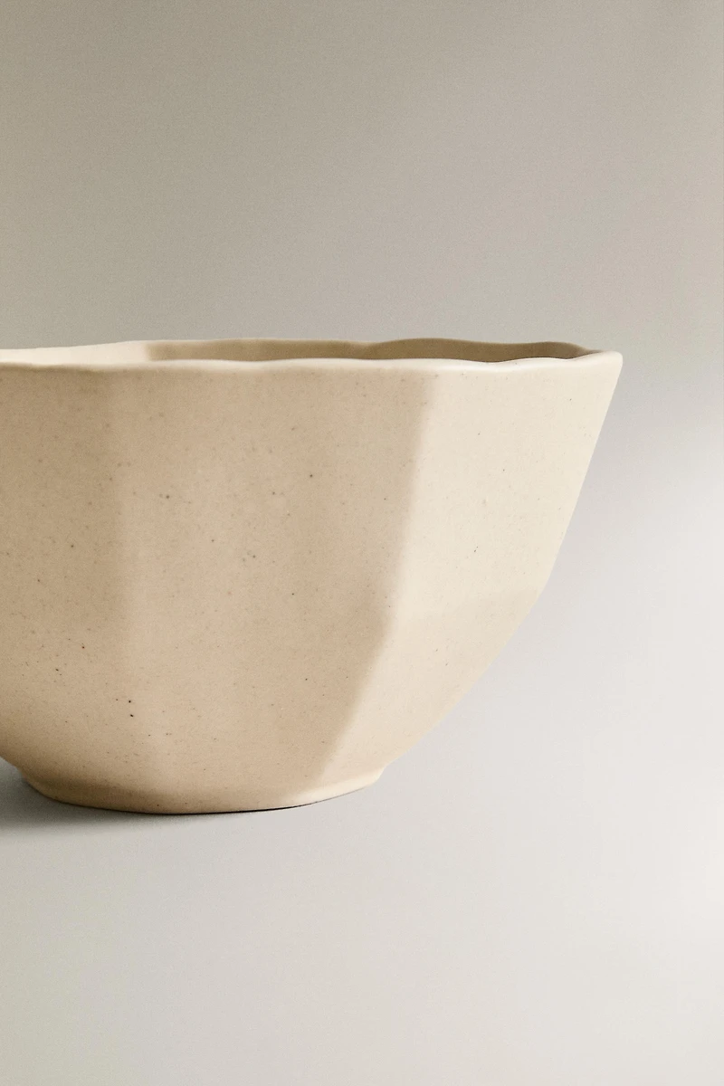 STONEWARE BOWL WITH RAISED BORDER DESIGN