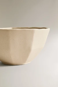 STONEWARE BOWL WITH RAISED BORDER DESIGN