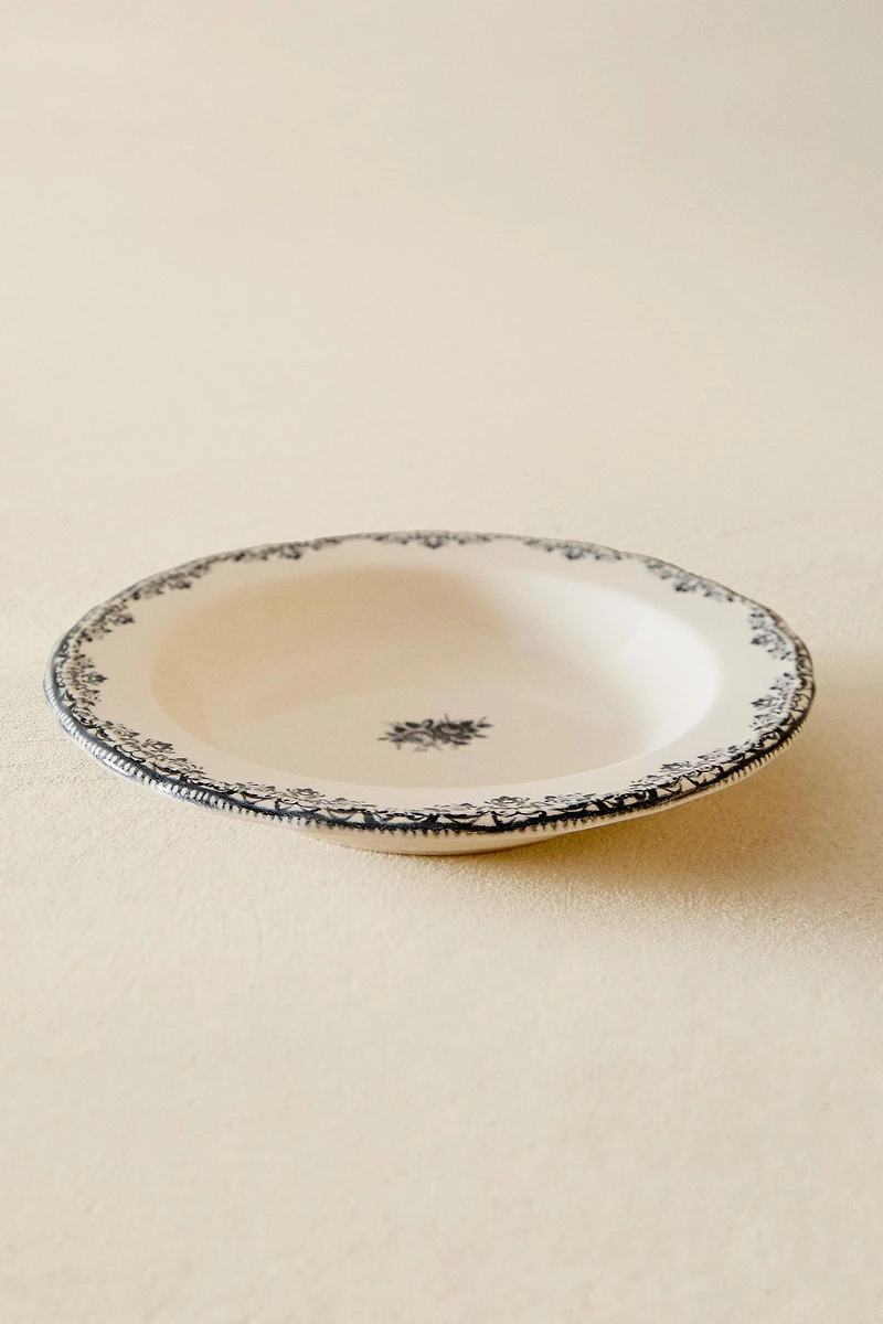 ASSIETTE CREUSE MOTIF POSITIONNÉ