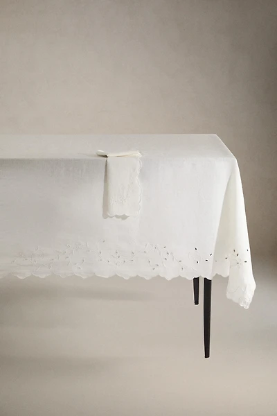EMBROIDERED LINEN TABLECLOTH