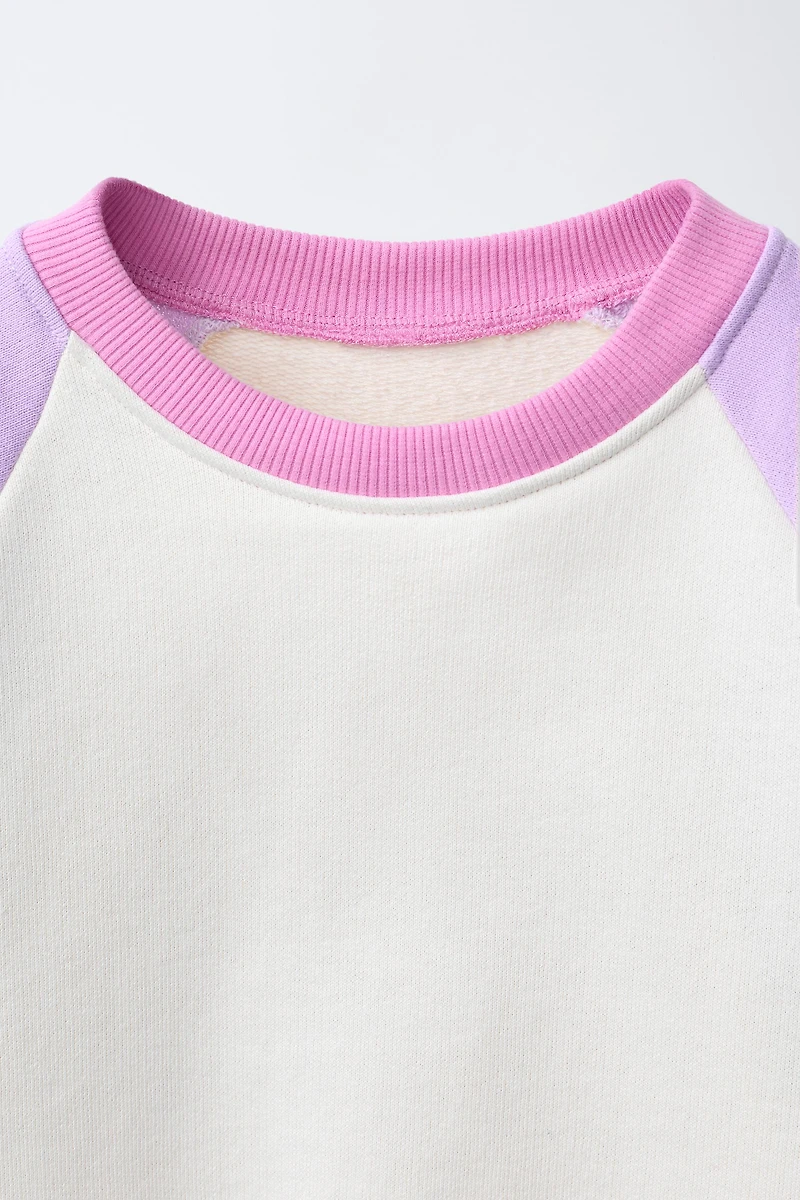SWEAT À FLEURS ET MANCHES EN CONTRASTE