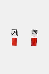 METAL AND RESIN EARRINGS