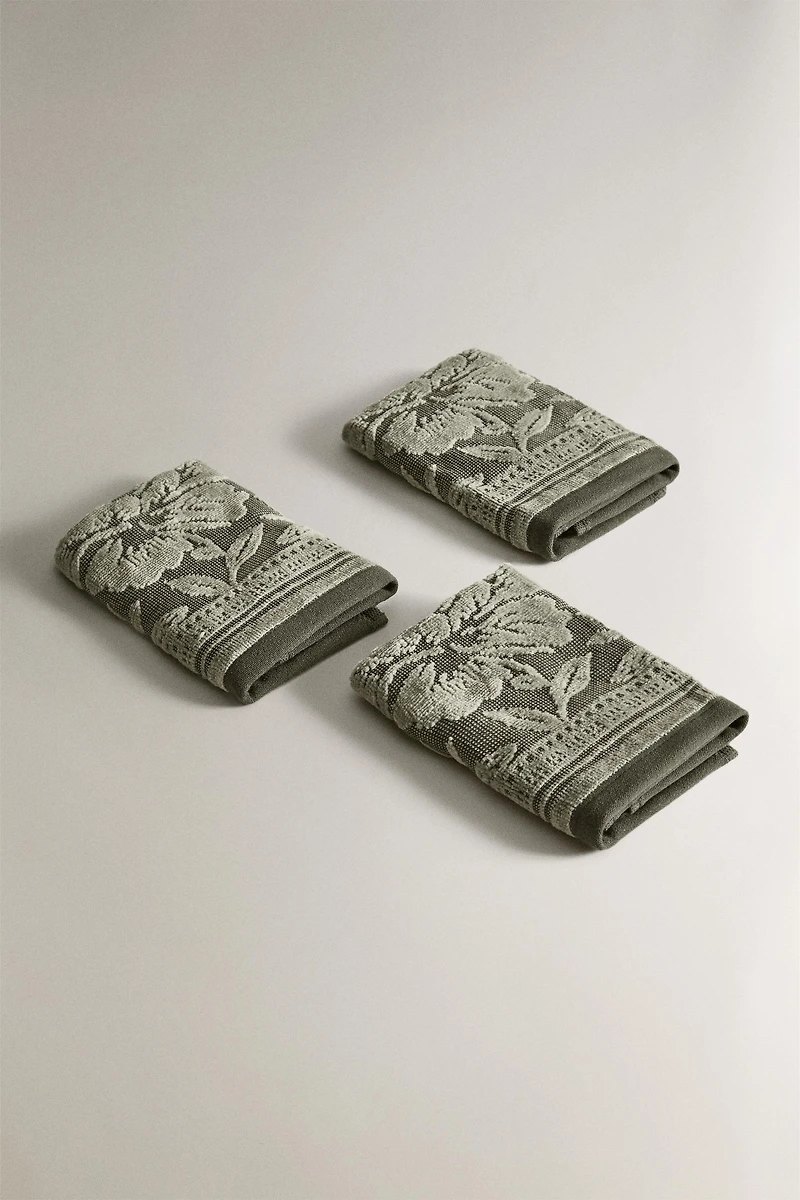 SET OF JACQUARD VELOUR FACE TOWELS (SET 3)