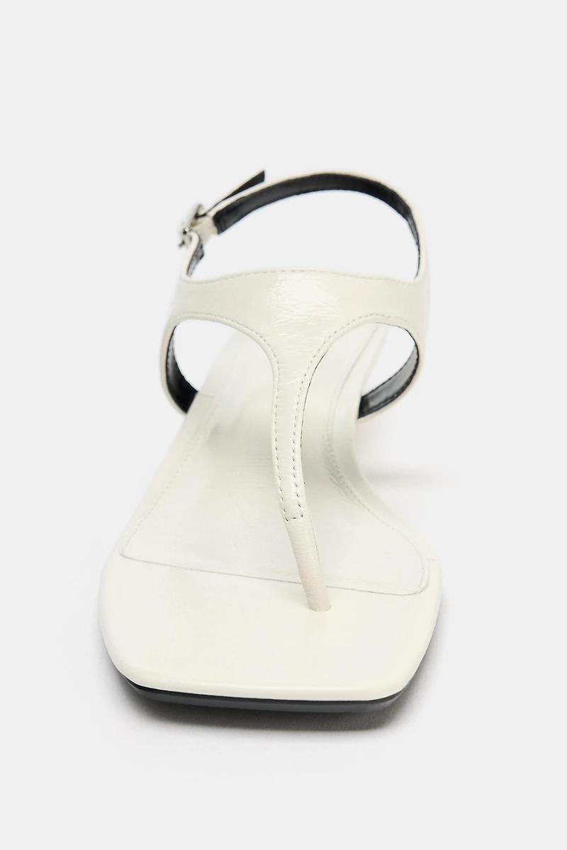 LEATHER BUCKLE STRAP SANDALS