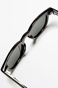 Round sunglasses