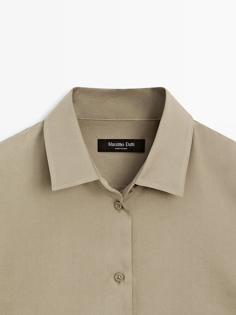 Flowing shirt with collar