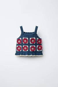 TOP EN MAILLE ET CROCHET FLEURI