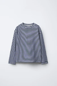 T-SHIRT À RAYURES AVEC ÉTIQUETTE